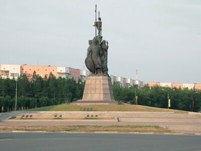 Памятник основателям Сургута- бронзовый монумент в честь основания города, открытый 12 июня 2002 года на площади 400-летия Сургута